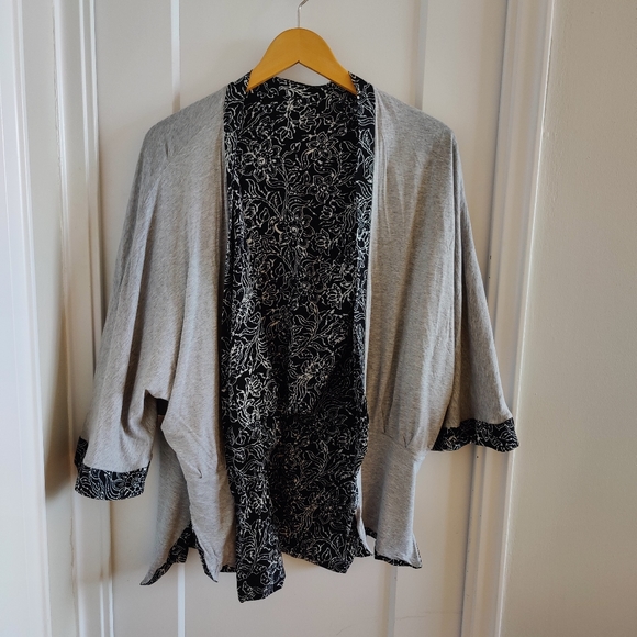 Kimono in Black White and Gray Size M Zara Trafuluc Reversible - Picture 4 of 4